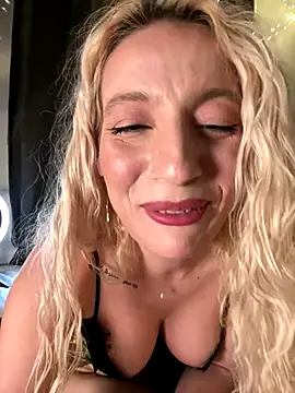 Ella_Charm's cam snapshot