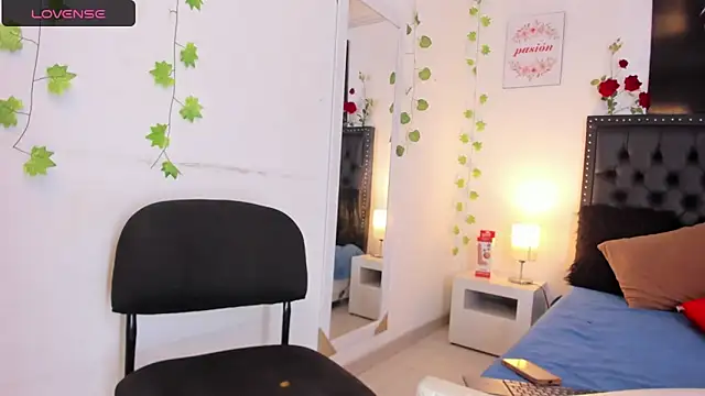 ScarlettVell live sex cam