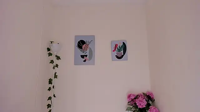 Charlothe_capell's cam snapshot