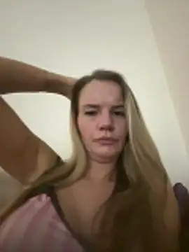 Cutebrowneyes_'s cam snapshot