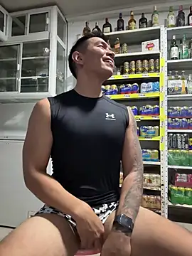 OliverWest04 live sex cam