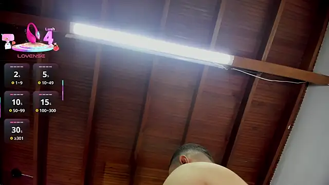 Spencer_LunaBigtits's cam snapshot