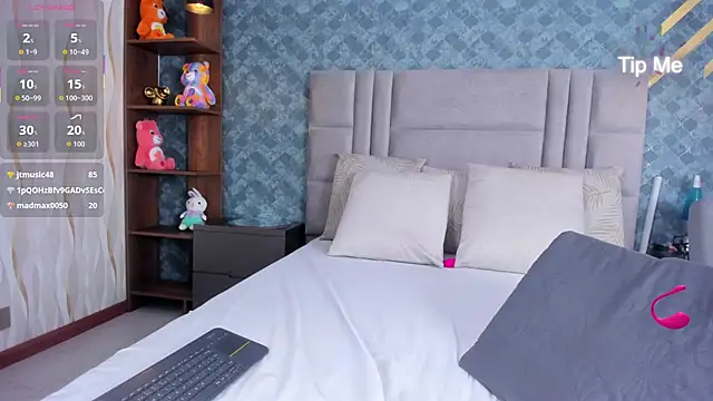 NiiaMoore live sex cam