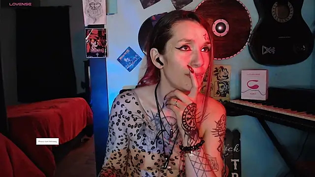 lilithword's web cam