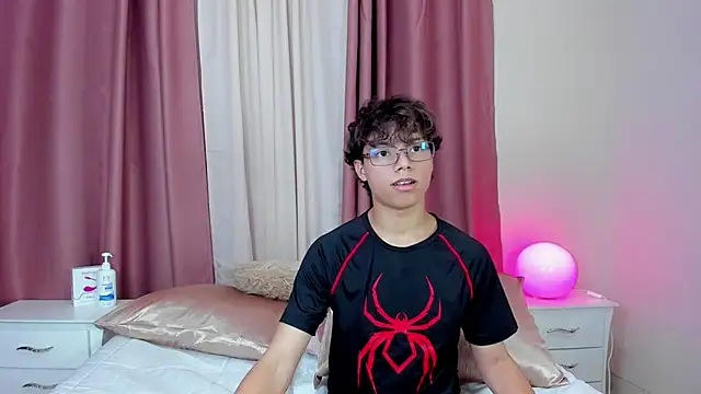 Honeymoon_sariel's cam snapshot