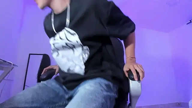 Aleck_Boy's cam snapshot