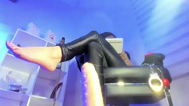 charlotte_joliedart's cam snapshot