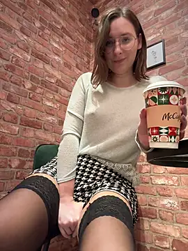 The_Snowwhitee live sex cam