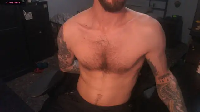 SexxxyLouis live sex cam