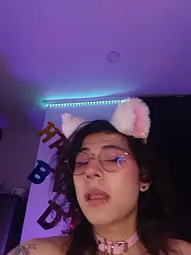 Sweet-SharoKitty live sex cam