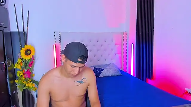 Bigcock_Latin21's cam snapshot