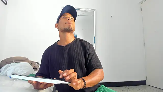 DickLatin_2893's cam snapshot