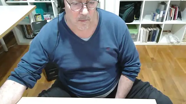 pakomen_44's cam snapshot