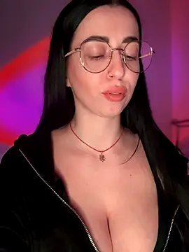 Emylia live sex cam