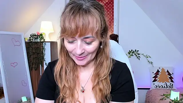 naughtymilane's web cam