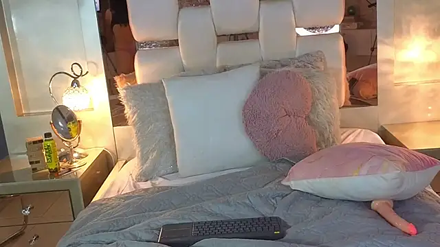 elizabethsecrett's cam snapshot