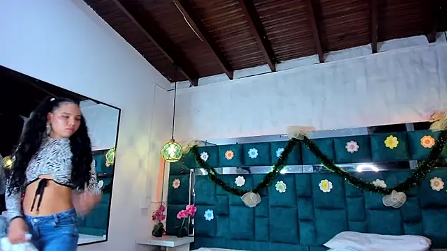 valtira_nova's cam snapshot