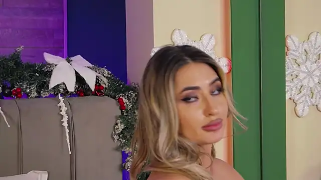 LoraDevine's cam snapshot