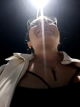 Mia-love-03's cam snapshot