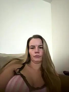 Cutebrowneyes_'s cam snapshot