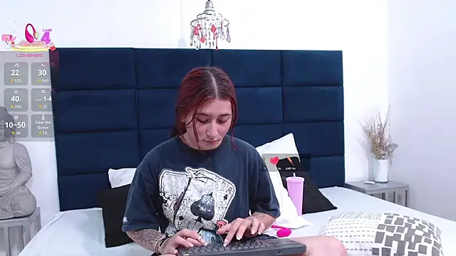 CharlotteBlossom's cam snapshot