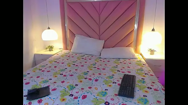 Chaarlotte_Evans's cam snapshot