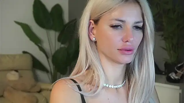 SweetBlondy35's cam snapshot