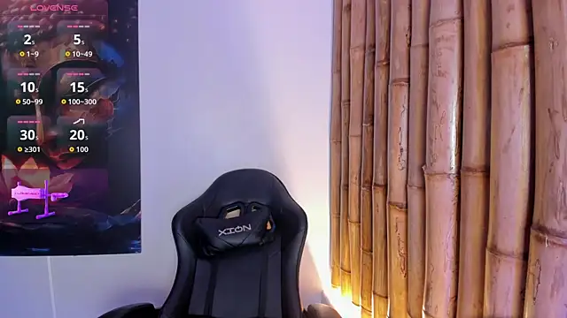 charlotte_mitchell_'s cam snapshot