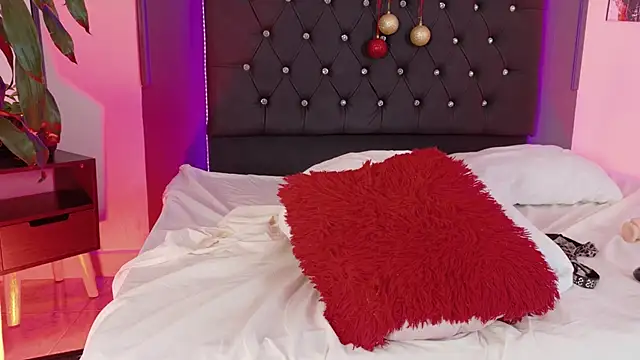 Paola__Fox's cam snapshot