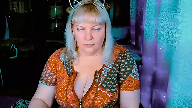 FlowerButterf's cam snapshot