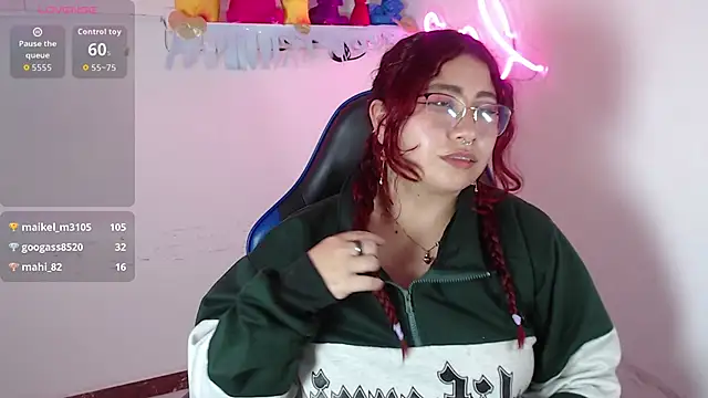 littlee_red's cam snapshot