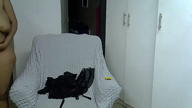 HipsDontLieX95's cam snapshot