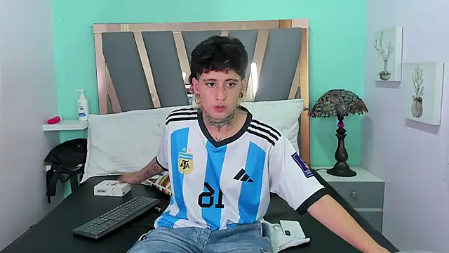 Ethan_lennox live sex cam