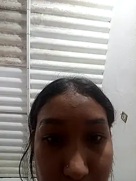 zara_fox44's cam snapshot