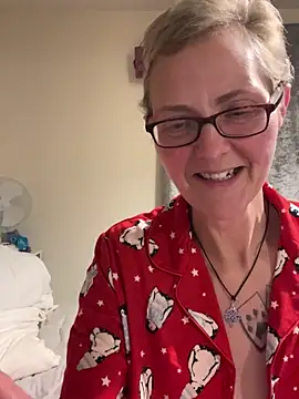 Curvy-Jinx live sex cam