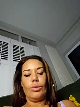 LovelyLucinda's cam snapshot