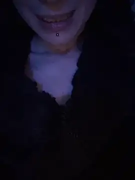 MissMidnightUK live sex cam