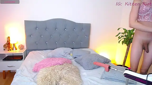 Kitten_Riot live sex cam