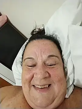 Yaya_Mineira live sex cam