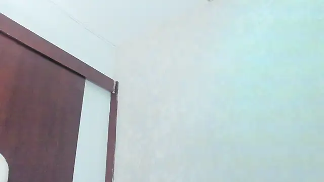 Victoriaa_millers's cam snapshot