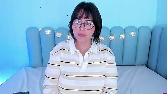 curvy_rousi's cam snapshot