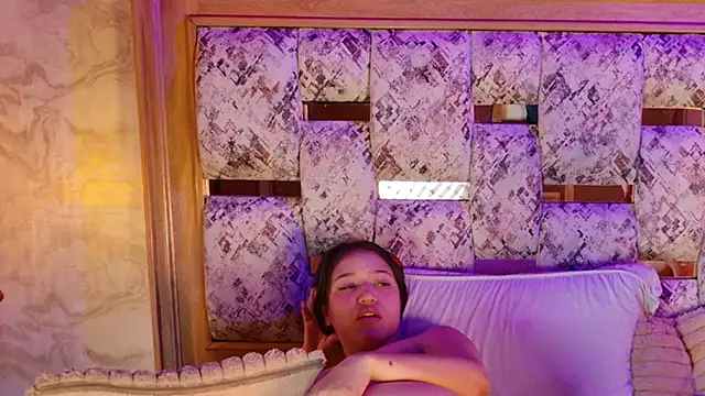 aron_emily_23's cam snapshot