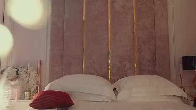 MilaDYstarlight live sex cam