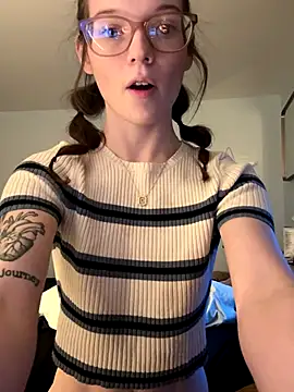 dreamteemergirl live sex cam