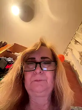 Irina2909@xh live sex cam