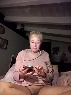 divinaerotica's cam snapshot