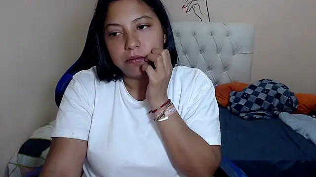 Leylafourniert's cam snapshot