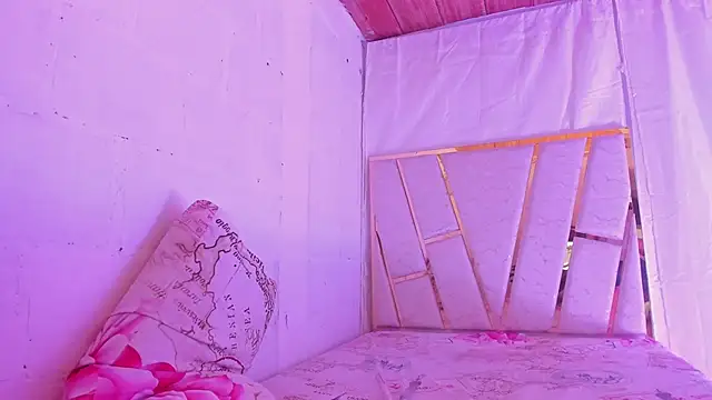 Julia-Blair's cam snapshot