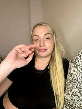 BootyQueenApril's cam snapshot