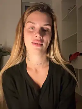 EmiliaCatalina's cam snapshot